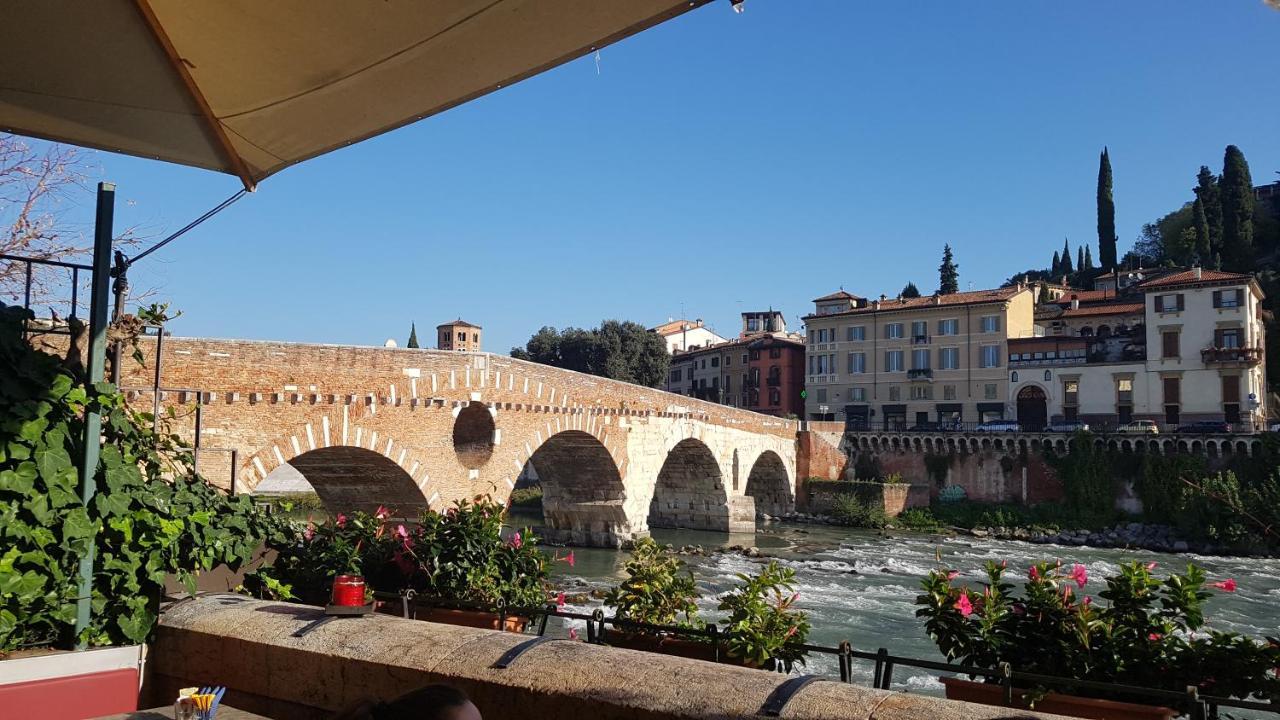 Apartamento Palazzo Ponte Pietra Verona Exterior foto